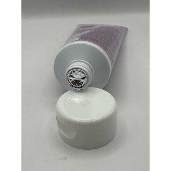 First Aid Beauty  ‎ KP Bump Eraser Body Scrub Fresh Strawberry BNWOB - Picture 4 of 8